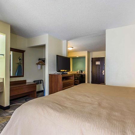 Quality Inn & Suites Memphis East Exterior photo