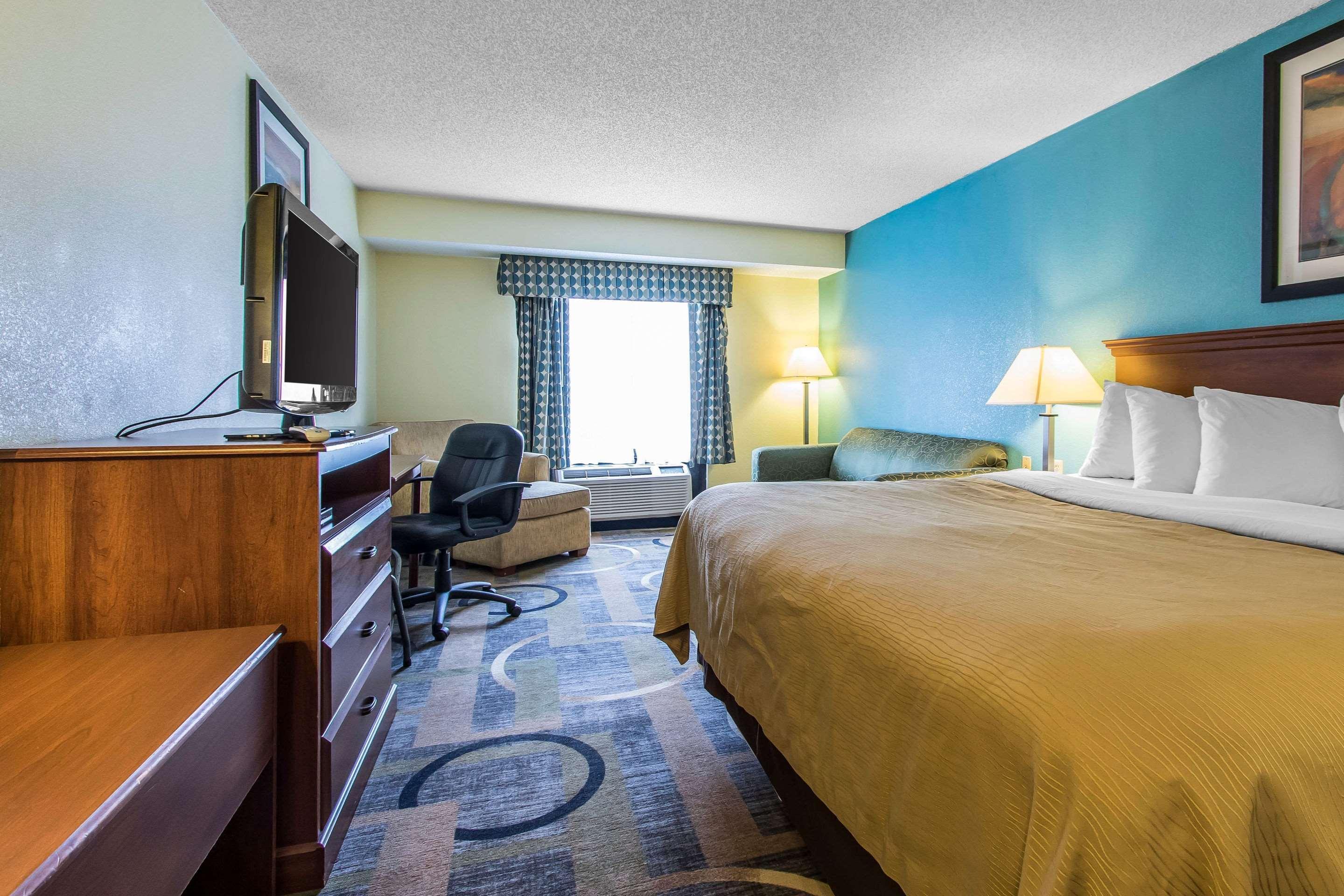 Quality Inn & Suites Memphis East Exterior photo