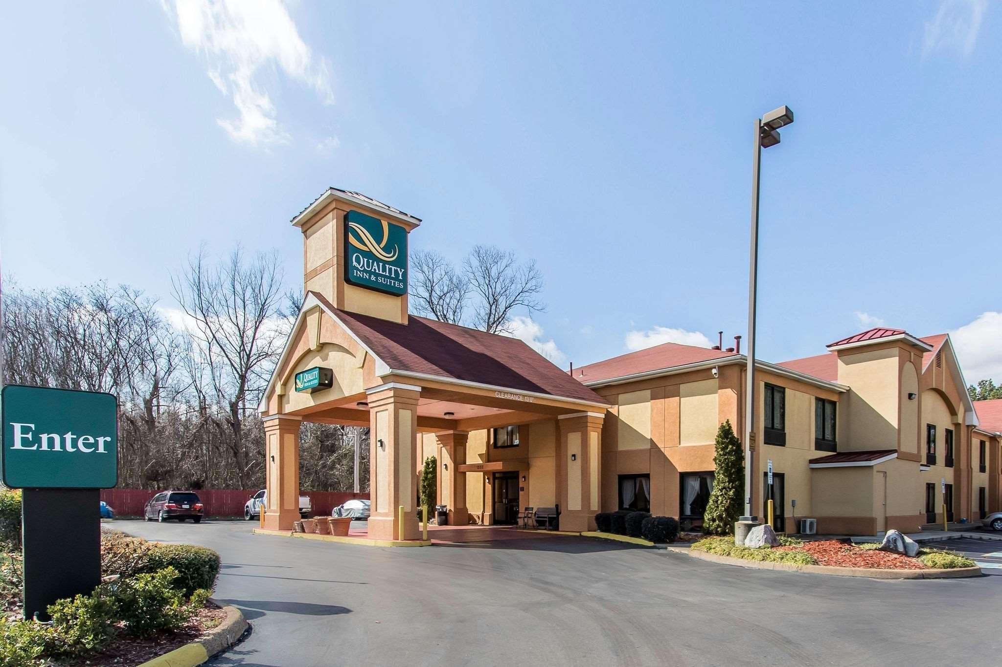 Quality Inn & Suites Memphis East Exterior photo