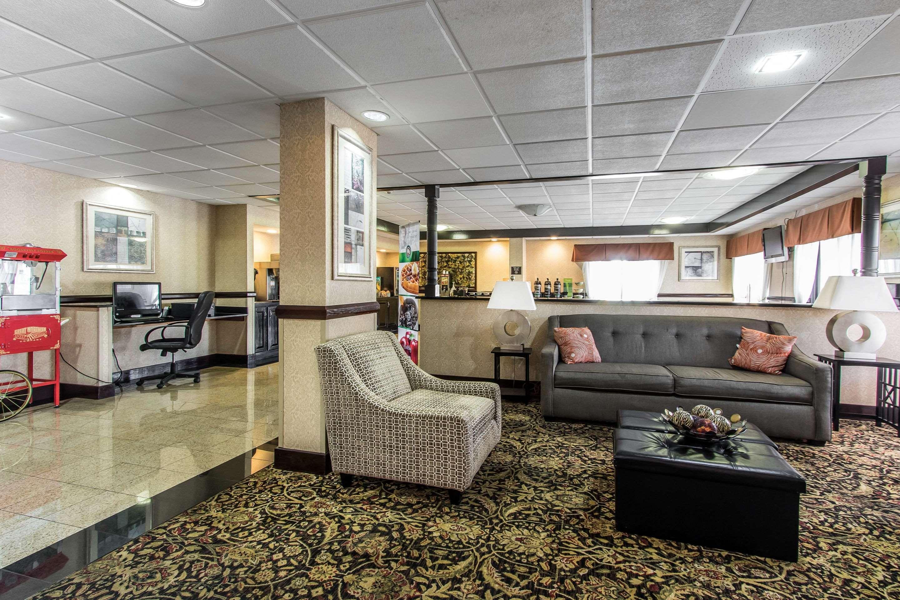 Quality Inn & Suites Memphis East Exterior photo