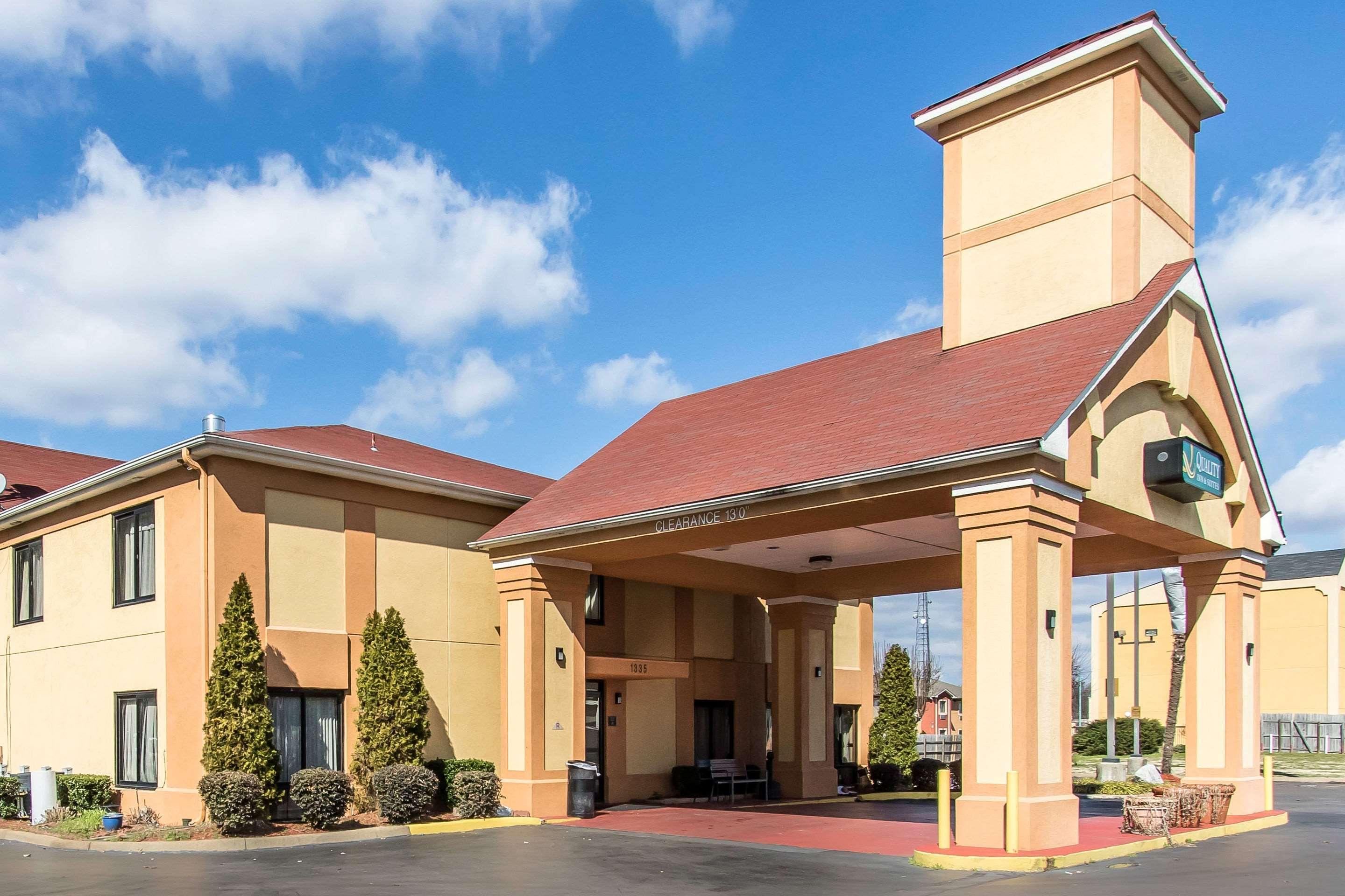 Quality Inn & Suites Memphis East Exterior photo