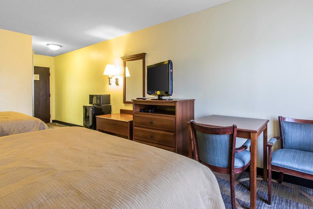 Quality Inn & Suites Memphis East Exterior photo